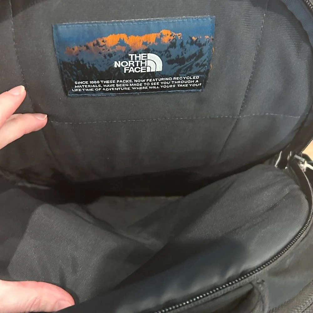 The North Face Borealis Black Backpack Flexvent Padded Adjustable Pockets 18.5”
